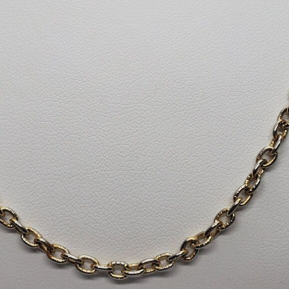 Avon Gold Chain Necklace - Picture 2 of 4